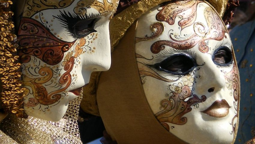 Va invitam la balul caritabil „Masquerade“