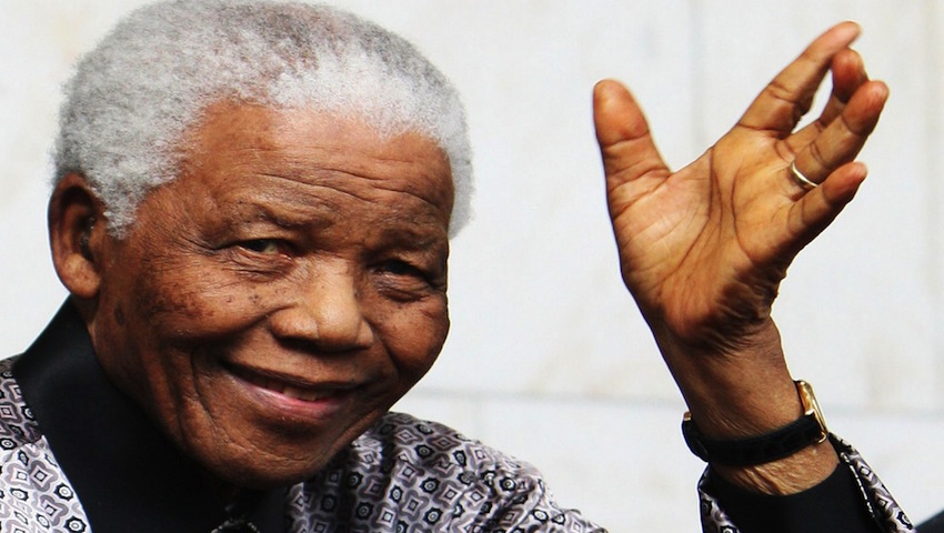 Nelson Mandela a murit